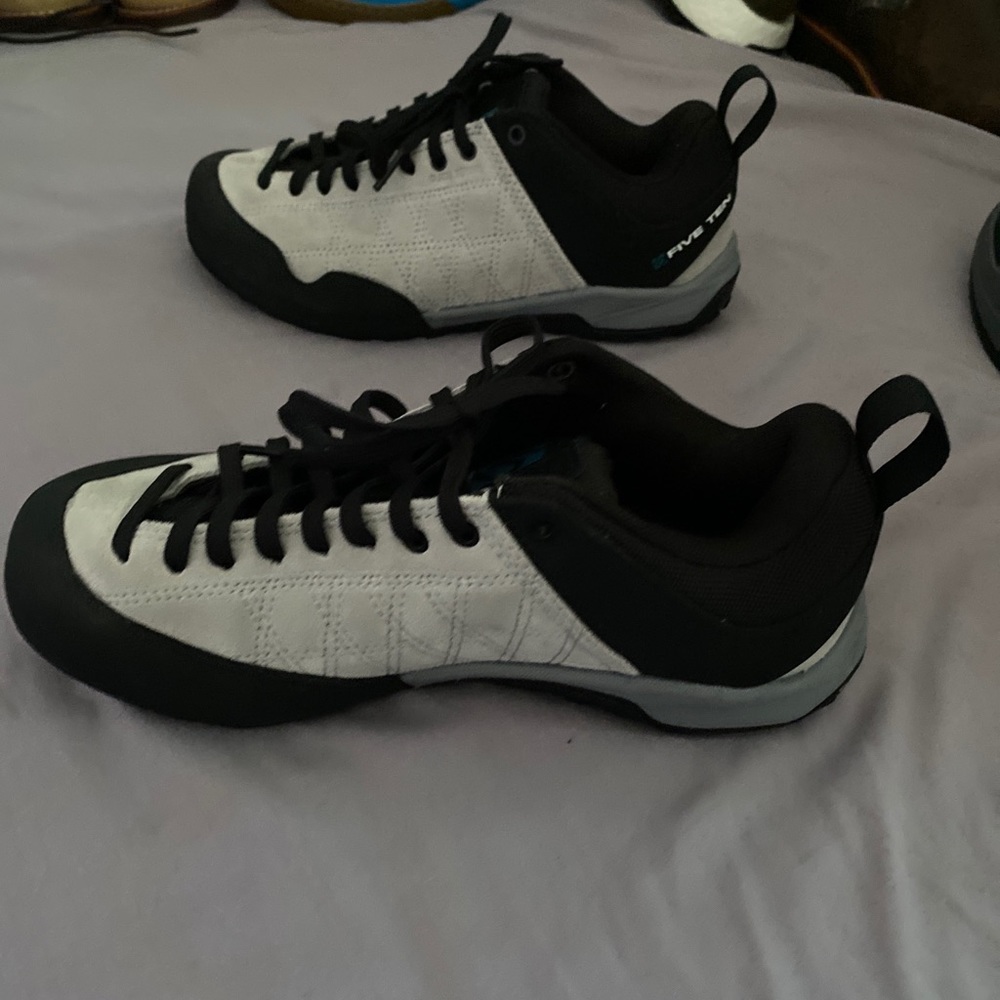 Five Ten 5.10 Gray/Black Guide Tennie Size 6.5